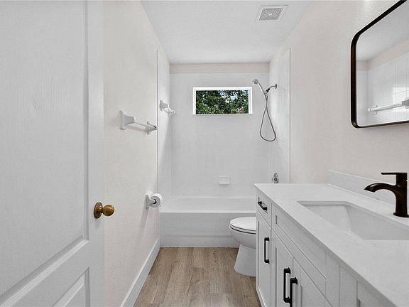 4th image of 12917 Grovehurst Ave