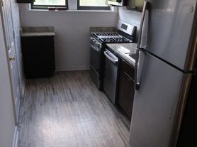 6364-82 N Hermitage Ave