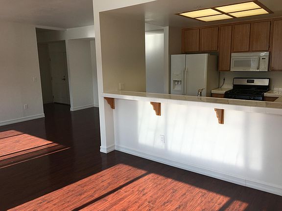 5th image of 4328 Mammoth Ave APT 304