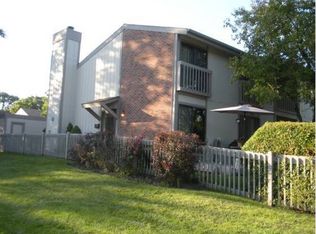 527 Yosemite Ct, Roselle, IL 60172