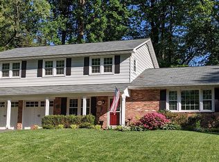 8304 Chivalry Rd, Annandale, VA 22003