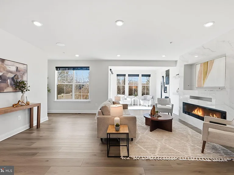 16428 Fife Way — Photo 3