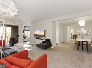 3304 Woodburn Village Dr APT 33, Annandale, VA 22003