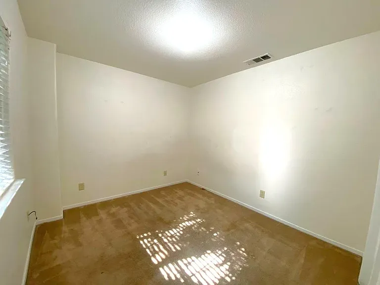 3125 Campus Dr — Photo 15