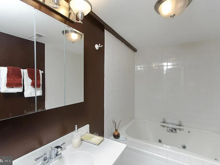 616 Nicholson St NW — Photo 19