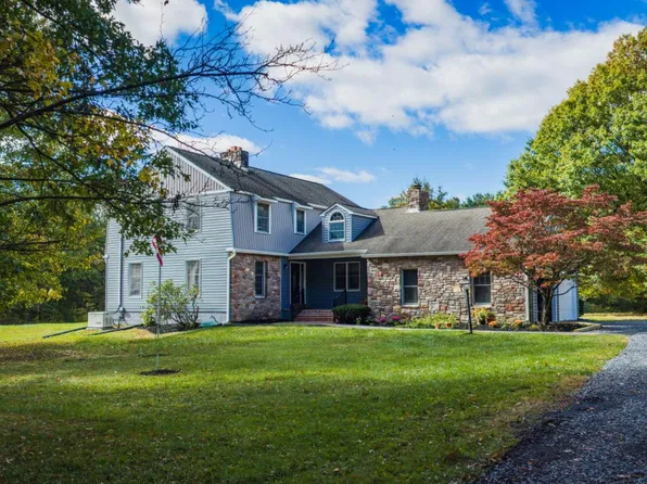 309 Park Dr W, Kintnersville, PA 18930