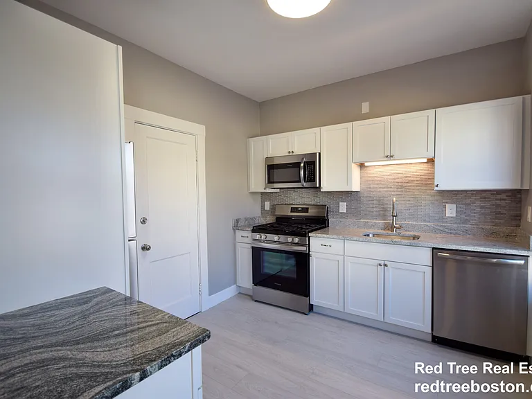 142 Sutherland Rd #U3 — Photo 5