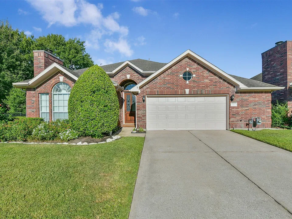 322 Pine Creek Dr