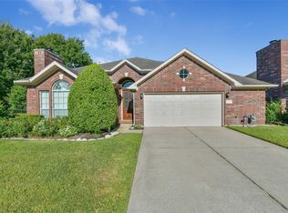 322 Pine Creek Dr, Friendswood, TX 77546