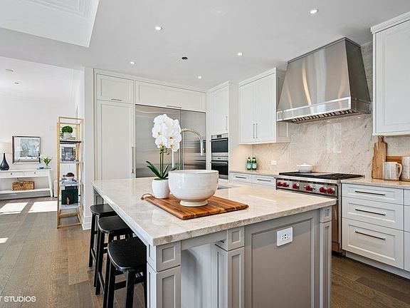 5th image of 435 N Michigan Ave #701