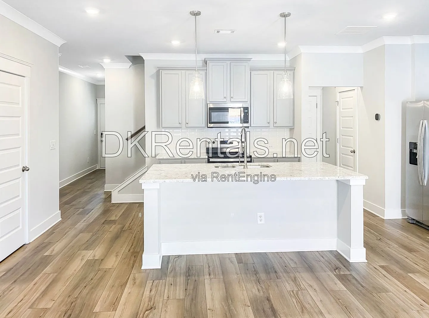 3 bed, 2.5 bath, 1900 sqft, $2,200 — Photo 4