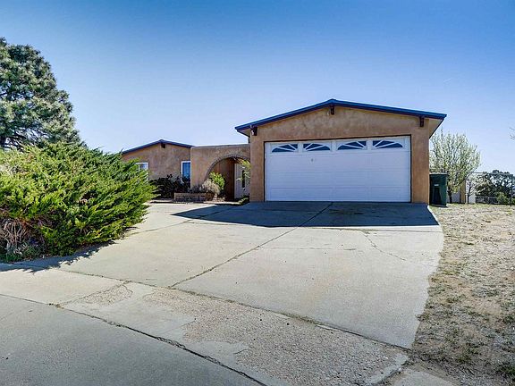 2nd image of 862 Camino Consuelo