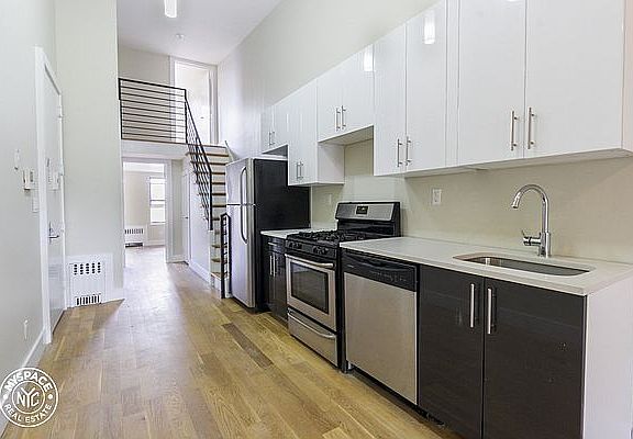 3rd image of 338 Melrose St #5V