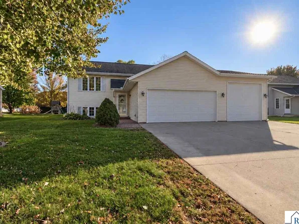 105 Torrey Pines Dr, Mankato, MN 56001