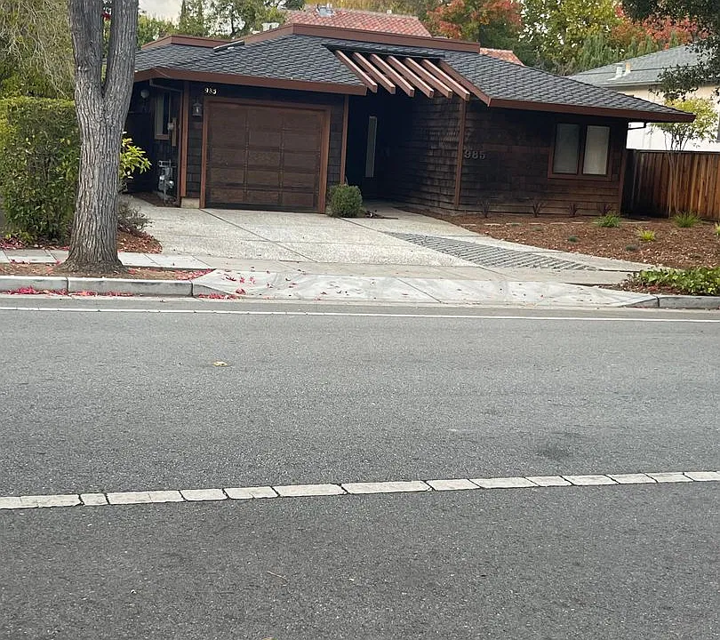 985 Channing Ave