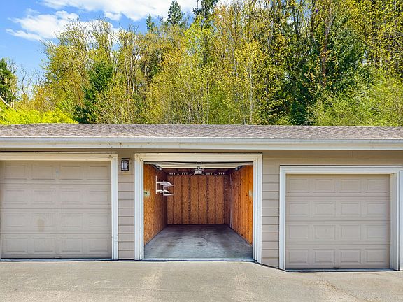 2nd image of 3500 E Lake Sammamish Pkwy SE #3