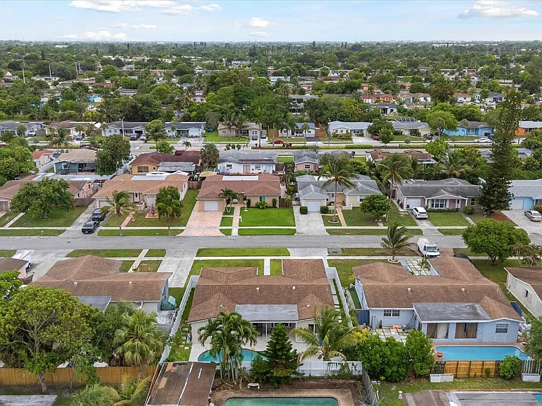6515 SW 8th Pl — Photo 39