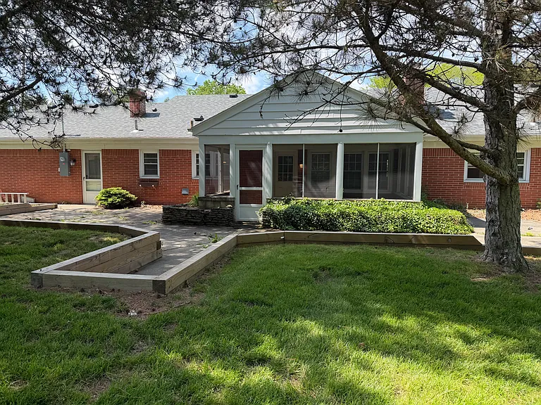 28030 W River Rd — Photo 3