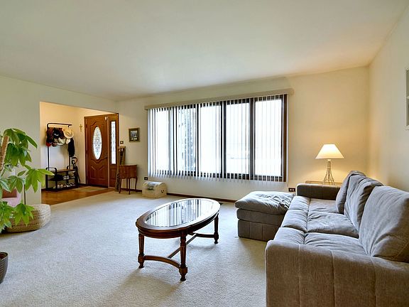 4th image of 9945 Mayfield Ave