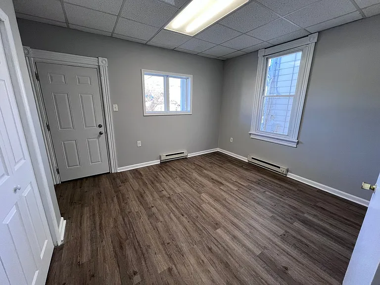 406 E Washington St — Photo 8