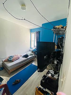 4th image of 1329 Clay Ave