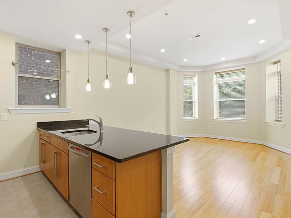 3rd image of 1333 Euclid St NW APT 201