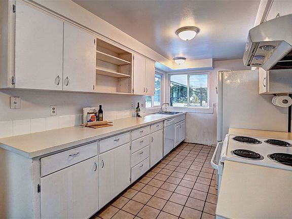5th image of 3915 S Sundown Dr