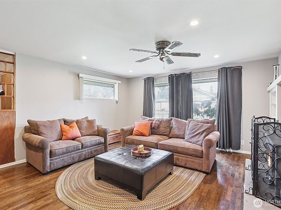 4th image of 9324 188th Street NW