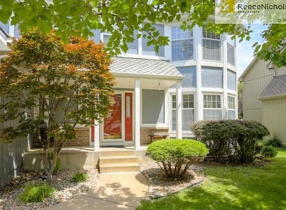ATTRACTIVE CURB APPEAL!