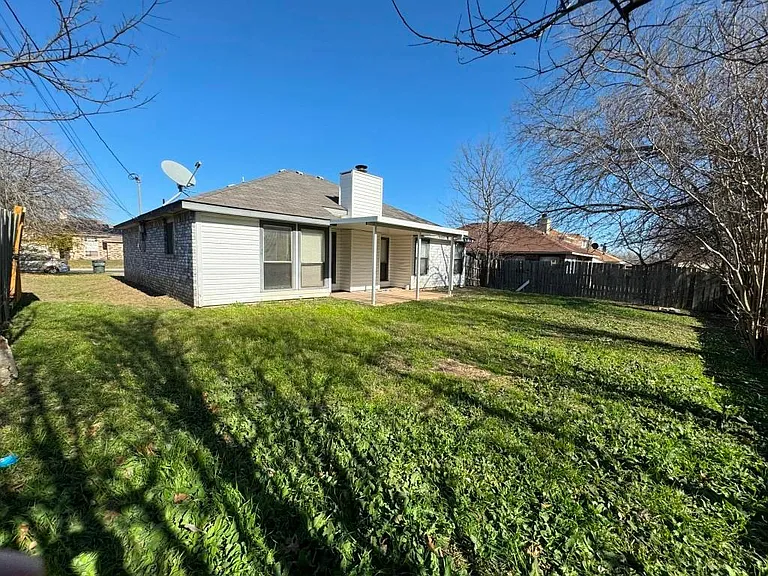 2404 Bluebonnet Dr — Photo 22