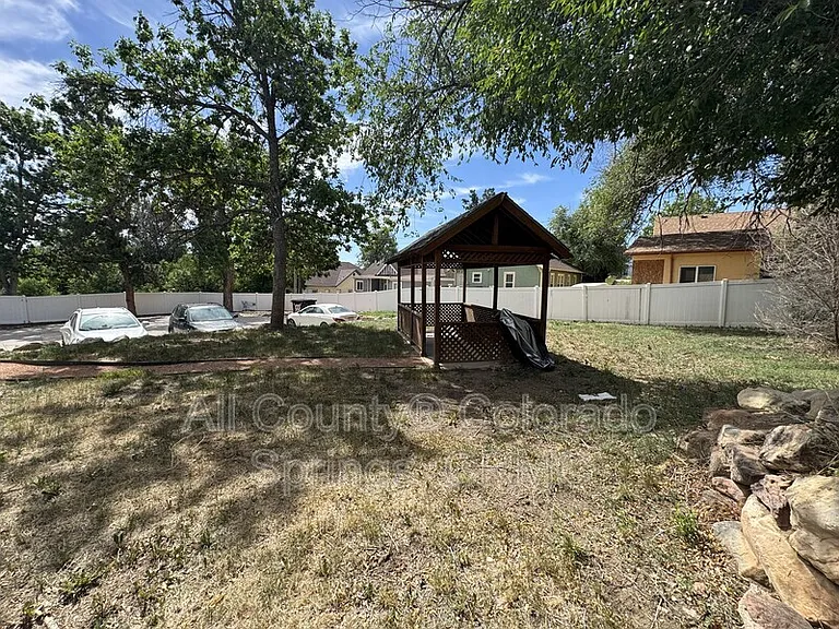 565 W Dale St — Photo 20