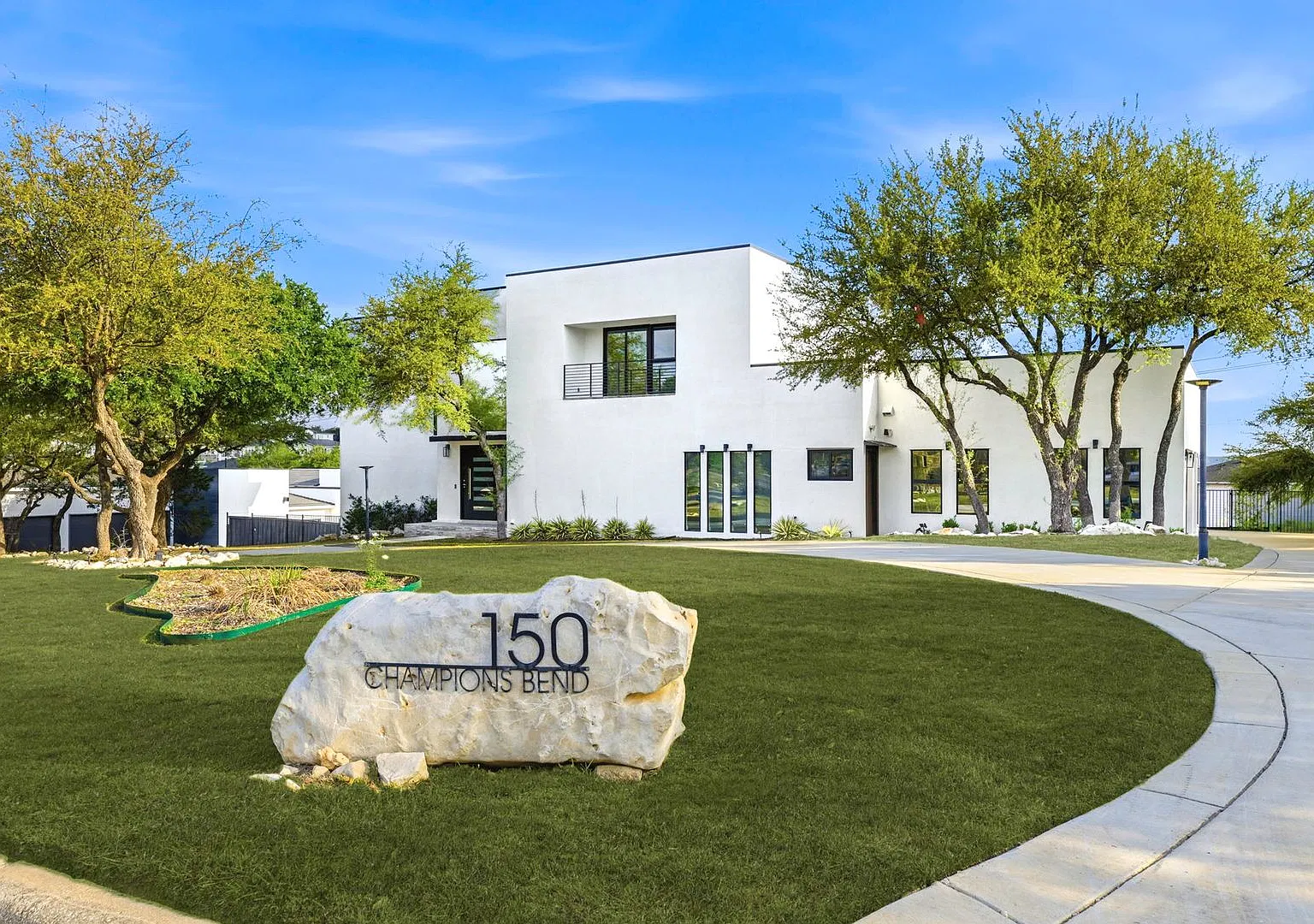 Gorgeous Contemporary 5 BR/5.5 bath home in Champions Ridge! — Photo 4
