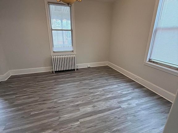 2nd image of 116 S Poplar St