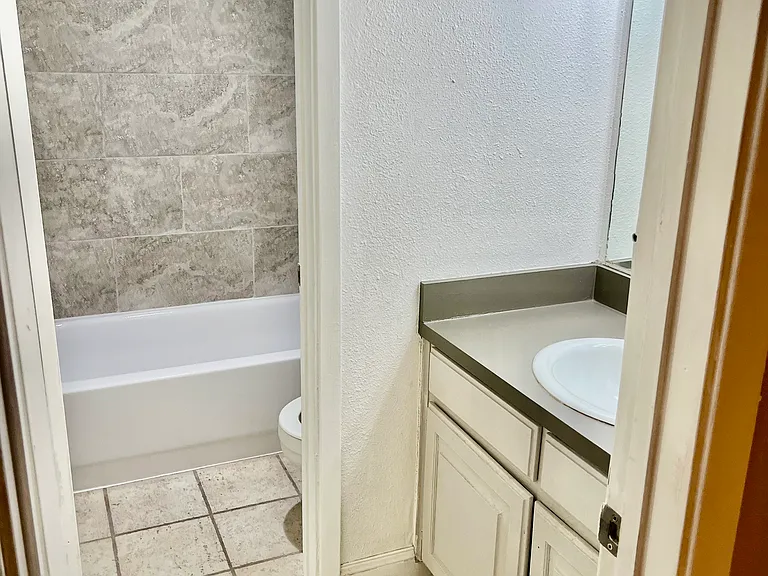 4429 Bowser Ave #101 — Photo 21