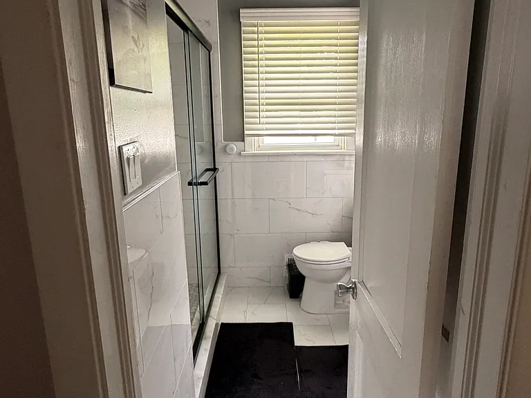 2313 Dickens Rd — Photo 8