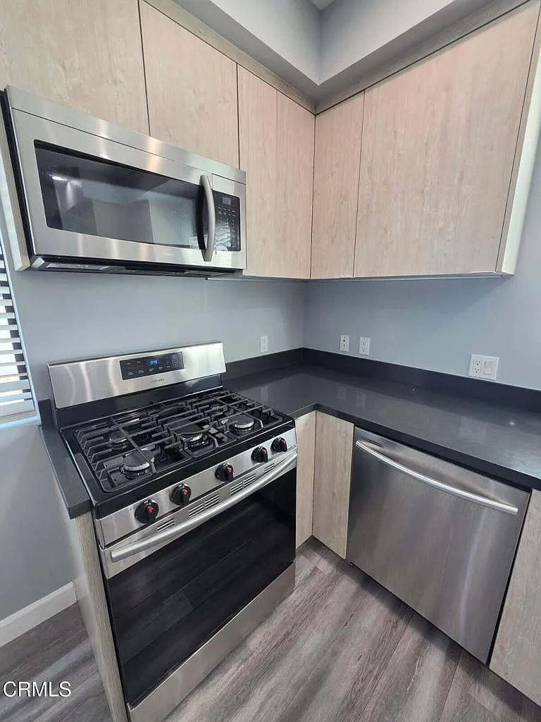 3 bed, 2.0 bath, 1000 sqft, $2,895 — Photo 3