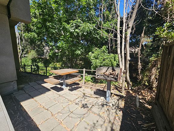 4th image of 651 Brizzolara St APT 2
