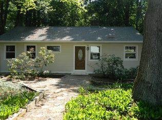11 Wildwood Ln, Amherst, MA 01002