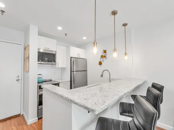 133 Commander Shea Blvd APT 203, Quincy, MA 02171