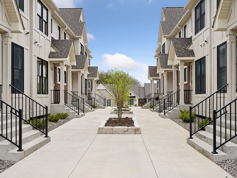 Simply Living Ln — Photo 2