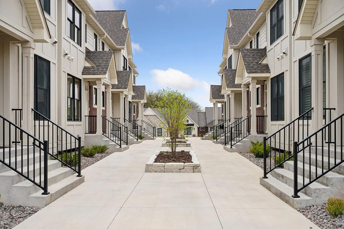 Building Photo - Simply Living Ln