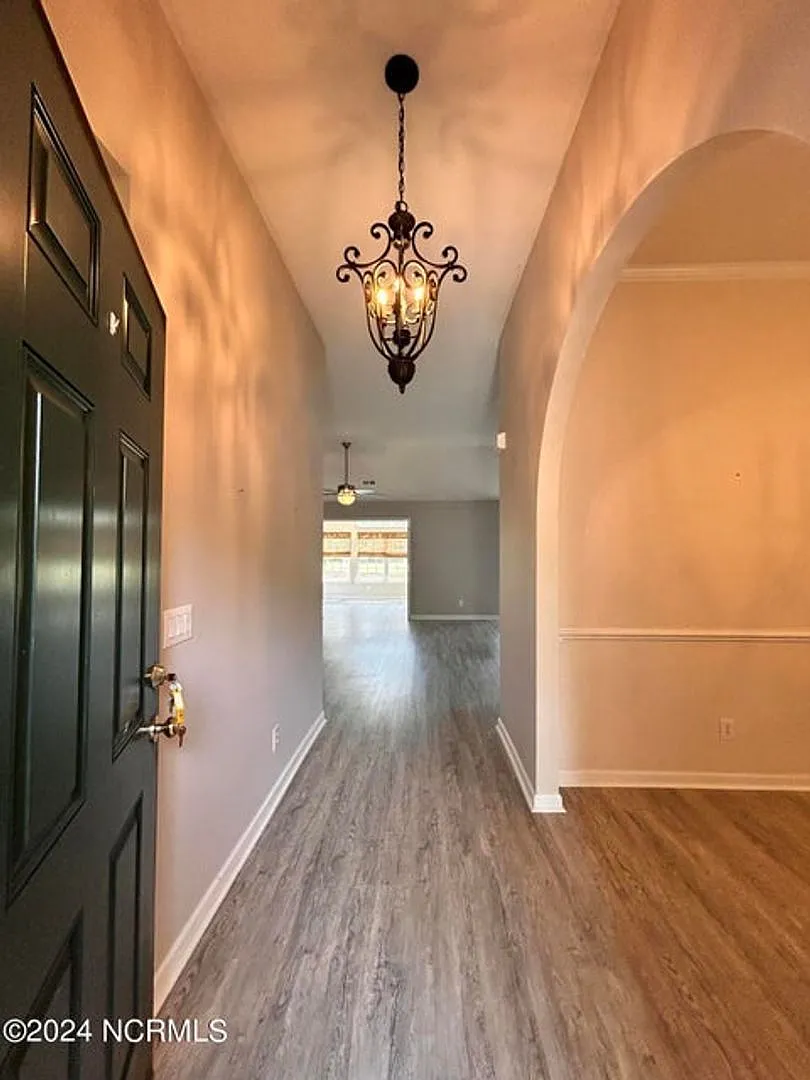 Beautiful brick home in sought-after Sandpiper Bay! — Photo 4