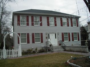 32 Treadwell Pl, Yonkers, NY 10710