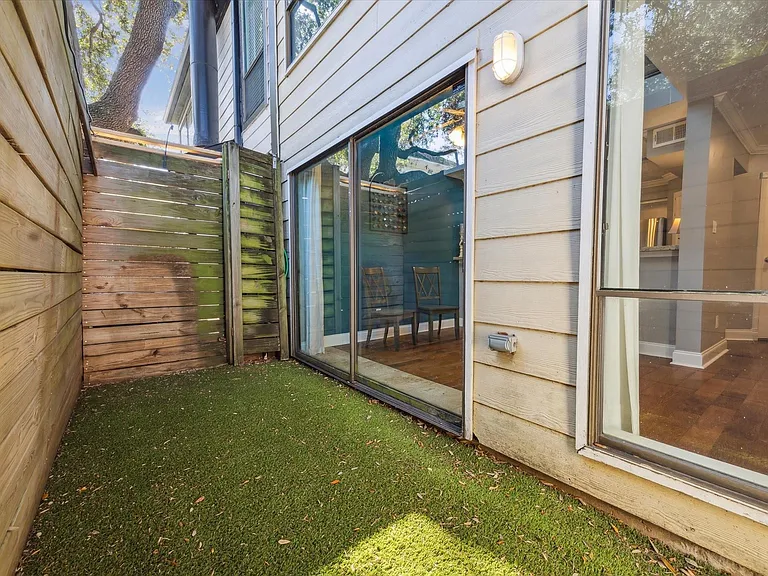 2107 Morgan St — Photo 13