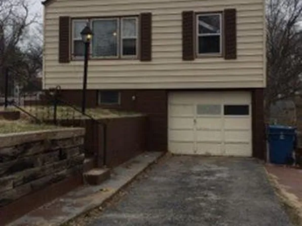 324 Millman Dr, Saint Louis, MO 63135