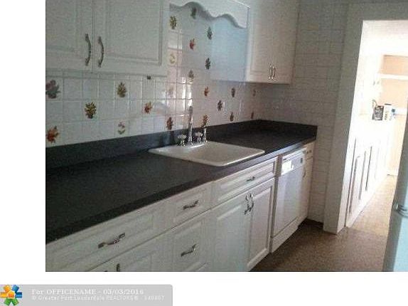 3rd image of 2371 NE 9th Ave
