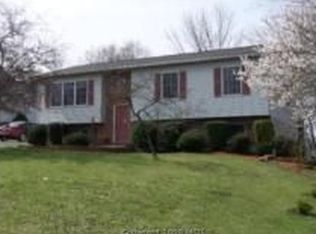 401 Masters Dr, Cross Junction, VA 22625