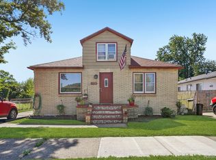19740 Broadacres St, Clinton Township, MI 48035