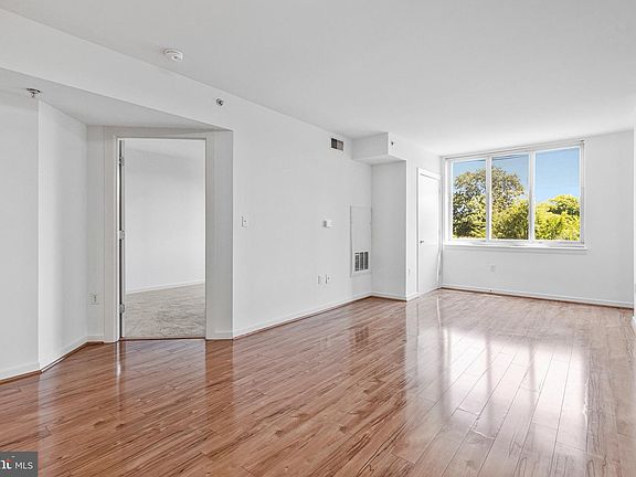 3rd image of 1000 New Jersey Ave SE APT 321