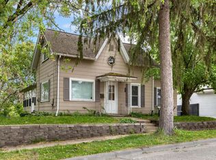 109 1st Ave, Baraboo, WI 53913